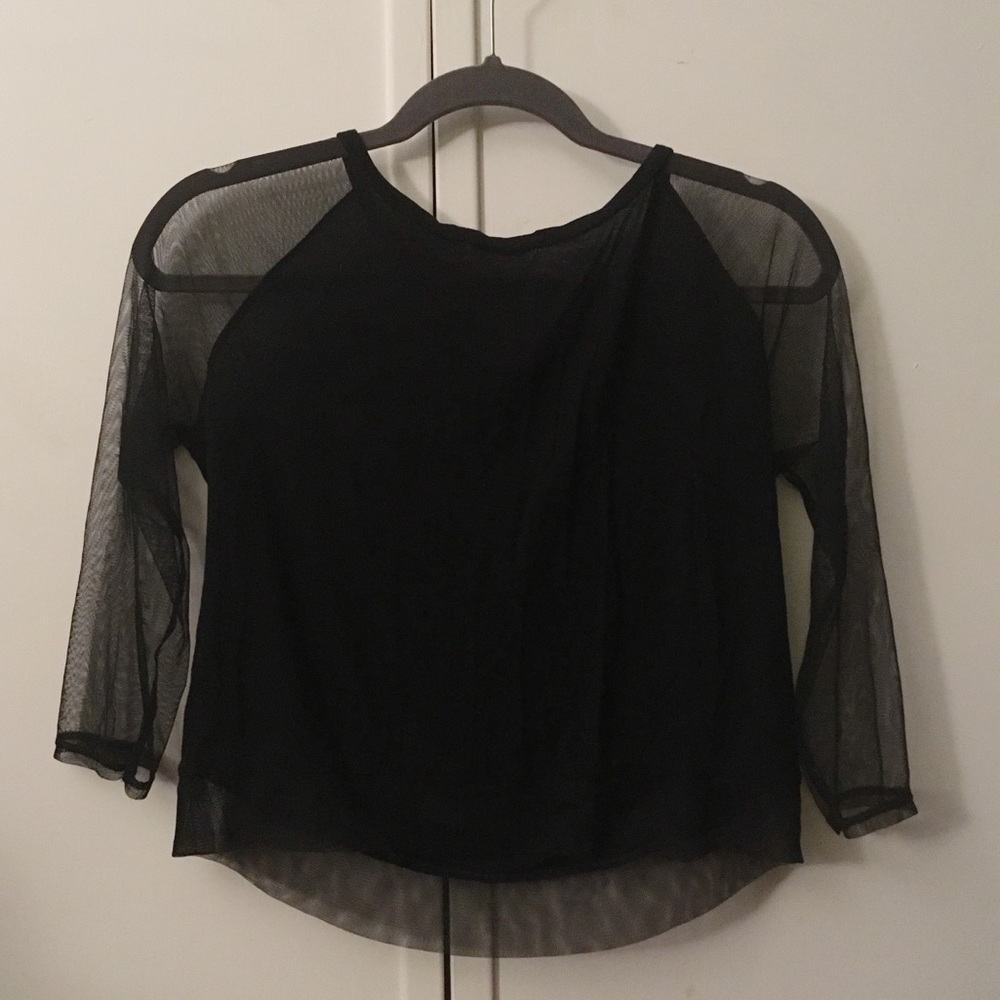 😺 2/$12 Black 3/4 sleeve top with mesh details